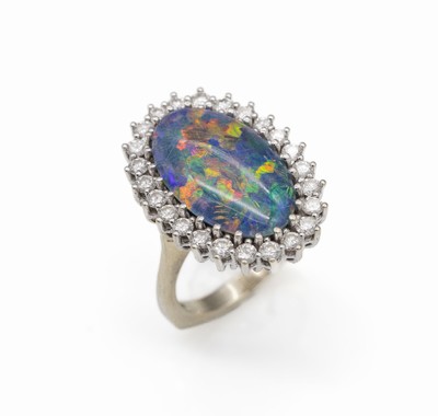 14 kt Gold Brillant-Opal-Ring, WG 585/000, Opal-Triplette, 24 Brillanten zus. ca. 1.20 ct Weiß/si, total ca. 10.2 g, RW 53.5, Rhodinierung sollte ...