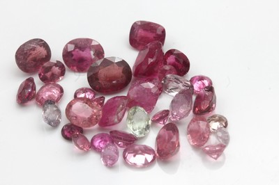Lot lose Turmaline zus. ca. 17.8 ct, rosefarb., versch. Farbnuancen und Schliffformen
