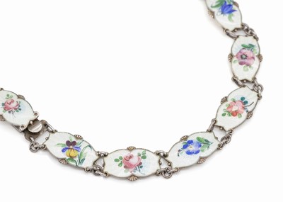 Collier mit Email, Norwegen, 925er Silber, 1930er Jahre, einzelne Glieder mit bt. Blumen,Grund emaill. und strahlenförm. guill., Darstellung von ...