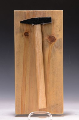 Günther Uecker, geb. 1930, Nagel mit Hammer, sign., gesamt ca. 34 x 17 cm,