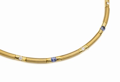 18 kt Gold Saphir-Brillant-Halsreif, GG 750/000, 2 rundfacett. Saphire zus. ca. 0.20 ct, 3 Brillanten zus. ca. 0.30 ct Weiß/si, ca. 32.4 g, D. ca. ...