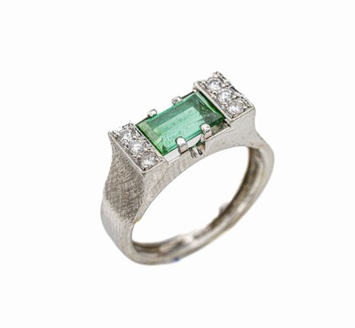 14 kt Gold Turmalin-Brillant-Ring, WG 585/000, 1 grüner Turmalin-Baguette ca. 1.70 ct, 6 Brillanten zus. ca. 0.18 ct Weiß/si, ca. 5.8 g, RW 56