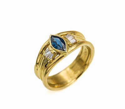 18 kt Gold Saphir-Diamant-Ring, GG 750/000,1 Saphir-Navette ca. 0.65 ct 6 Diamant-Trapezezus. ca. 0.12 ct feines Weiß/si, ca. 7.7 g, RW57