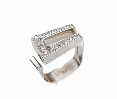 14 kt Gold Brillant-Ring, WG 590/000, 16 Brillanten zus. ca. 0.32 ct Weiß/si, ca. 7.9 g, Ringschiene seitlich oben offen, RW 53 - 57