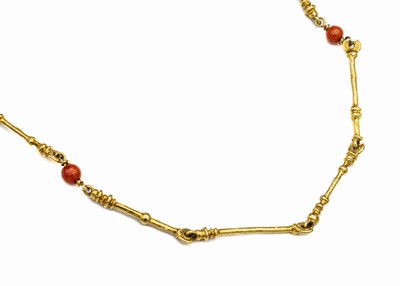 14 kt Gold Kette mit Korallen-Zwischenkugeln, GG 585/000, 7 Korallen-Zwischenkugeln Durchm. ca. 4 mm, Glieder strukturiert, L. ca.78 cm, ...