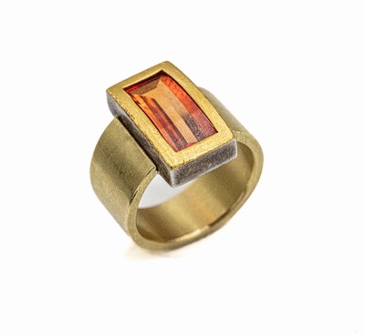 18 kt Gold Feueropal-Ring, GG/WG 750/000 gepr., mattiert, Feueropal-Rechteck im Buff- Top-Schliff ca. 4.0 ct, ca. 19.1 g, RW 56