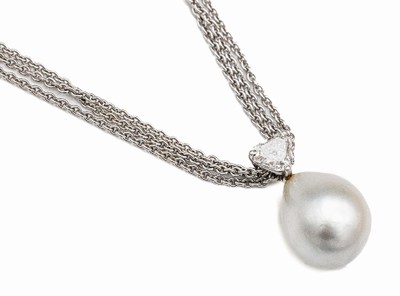 14 kt Gold Zuchtperl-Diamant-Anhänger, WG 585/000, 1 Diamant-Triangel ca. 0.75 ct Weiß/p1, 1 weiße leicht tropfenförm. Südseezuchtperle D. ca. ...