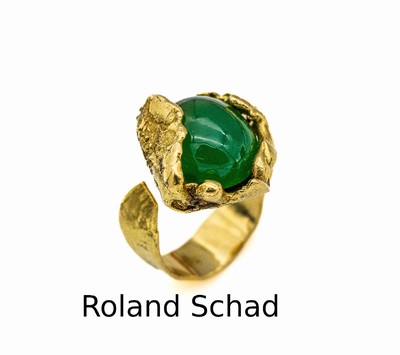 18 kt Gold ROLAND SCHAD Ring , 1960er Jahre, GG 750/000, sogen. Brutalist-Design, Grünachat-Cabochon, vollsign. ROLAND SCHAD PARIS S 52, und weitere ...
