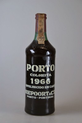 1 Flasche 1966 Niepoort Porto Colheita, Portwein, Portugal, ca. 750ml, 21,2% Vol., abgefüllt 1978, guter Erhaltungszustand