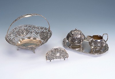Silberkonvolut, deutsch 1930/50er Jahre, 800er und 835er Silber, barockisierender Dekor mit Girlanden und Akanthus, best. aus: Henkel-Anbietschale, ...