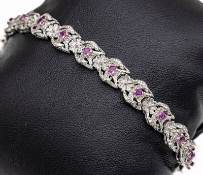 14 kt Gold Rubin-Armband, WG 585/000, 19 kl. rundfacett. Rubine, ca. 21.8 g, L. ca. 19 cm, Kastenschloss mit Sicherheitsacht