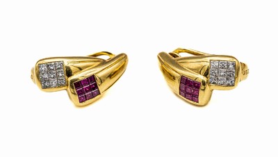 Paar 18 kt Gold Rubin-Diamant-Ohrstecker, GG 750/000, 18 Rubin-Carrees zus. ca. 0.36 ct, 18 Princesscut-Diamanten zus. ca. 0.80 ct feines Weiß/vs, ...