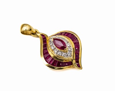 18 kt Gold Rubin-Brillant Anhänger, GG/WG 750/000, 1 Rubin-Navette und 22 eingeschliffene Rubine zus. ca. 0.60 ct, 12 Brill. zus. ca. 0.12 ct ...