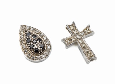 Konvolut 2 18 kt Gold Diamant-Anhänger, WG 750/000, 1 x tropfenförm. mit 26 Brillantenzus. ca. 0.20 ct Weiß/si und Schwarz (beh.), L. ca. 1.5 cm; ...