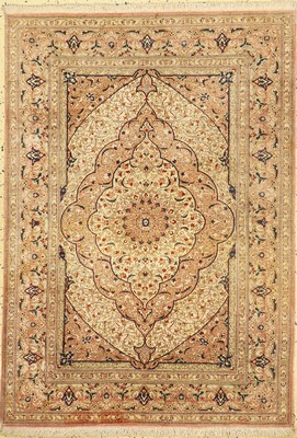 Ghom Seide fein, Persien, ca. 50 Jahre, reine Naturseide, ca. 145 x 102 cm, EHZ: 1-2, verschmutzt