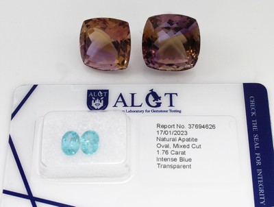 Konvolut lose Farbsteine, alle mit ALGT Expertise, : 1 x Paar lose Apatite ca. 0.87 ct und 0.89 ct,Intense Blue, unbehandelt; 1 x Ametrin im ...