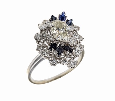 18 kt Gold Saphir-Diamant-Ring, WG 750/000,mittig Diamant-Navette ca. 1.10 ct get.Weiß/p,umgeben von 6 Saphir-Navettes zus. ca. 0.25 ct, 20 ...