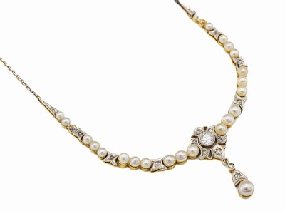 18 kt Gold Diamant-Perl-Collier, GG 750/000, um 1900, Mittelteil mit kl. Perlen (3 Perlen fehlen), mittig Altschliffdiamant ca. 0.10 ct Weiß/p 1, ...