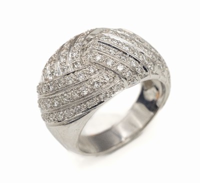18 kt Gold Brillant-Ring, WG 750/000, 82 Brillanten zus. ca. 0.94 ct Weiß/si, RW 55, ca. 10.9 g