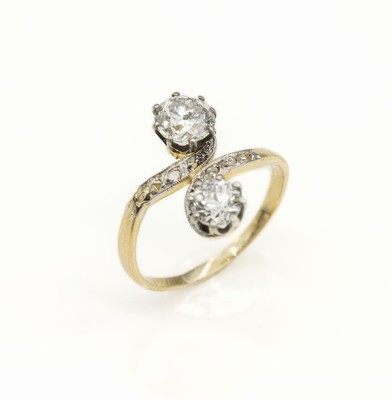 14 kt Gold Ring mit Diamanten, um 1870, GG 585/000 und Elektron, asymm. Ringschiene, 1 Diamant ca. 1.10 ct Weiß/p, 1 Diamant ca. 0.53ct Weiß/si, ...