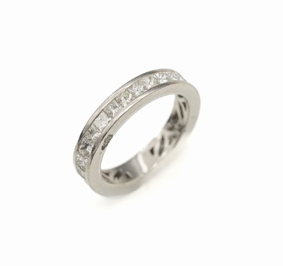 Platin Memory Diamant-Ring, rundum mit Diamanten im Princess Cut zus. ca. 2.36 ct Weiß/si, total ca. 7.0 g, RW 54