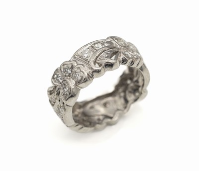 Platin Diamant Ring, Platin, gepr., rundum bes. mit Brillanten und 8/8-Diam. zus. ca. 0.50 ct Weiß/si, florales Design mit Ranken, ca. 8.7 g, RW 52