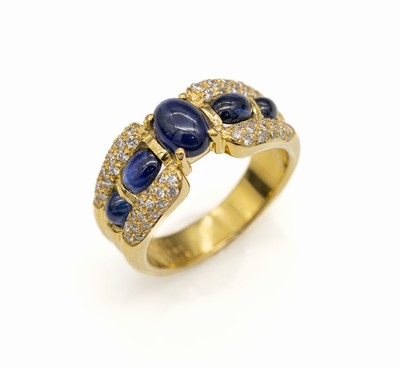 18 kt Gold Saphir-Brillant-Ring, GG 750/000, 5 Saphir-Cabochons zus. ca. 2.55 ct, 64 Brillanten zus. ca. 0.53 ct Weiß/si, RW 55,ca. 10.3 g