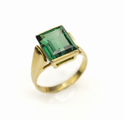 14 kt Gold Spinell-Ring, GG 585/000, schlichte Gestaltung, grüner nat. Spinell im Treppenschliff ca. 5.00 ct, RW 58, ca. 5.9 g
