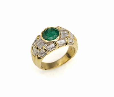 18 kt Gold Smaragd-Diamant-Ring, GG 750/000, mittig rundfacett. Smaragd ca. 2.10 ct, umgeben von 37 Diamantbaguettes zus. ca. 2.94 ct Weiß/si, RW ...