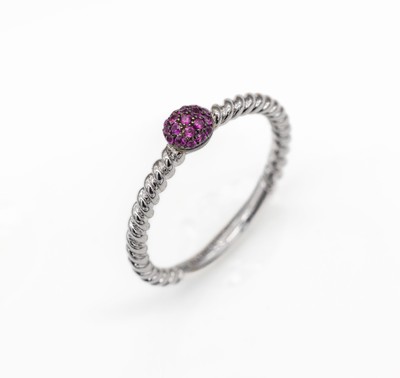 18 kt Gold Rubin Ring, WG 750/000, Ringschiene im gekordelten Design, rundfacett.Rubine zus. ca. 0.10 ct, RW 54, ca. 2.4 g