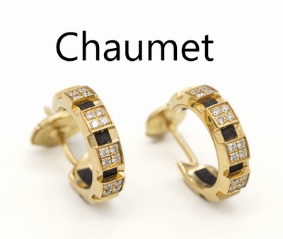 Paar 18 kt Gold CHAUMET Ohrcreolen, GG 750/000, sign., Brillanten zus. ca. 0.50 ct Weiß/si, schwarze Kautschukeinlage, ca. 4.9 g