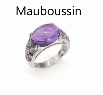 18 kt Gold MAUBOUSSIN Amethyst-Brillant-Ring, WG 750/000, Amethystcabochon und 24 rundfacett. Amethyste zus. ca. 2.00 ct, Brillanten zus. ca. 0.20 ...