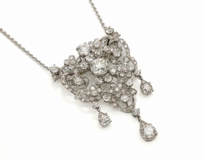 Platin Gold Diamant-Collier/Brosche, Pt gepr., Altschliffdiamanten zus. ca. 5.00 ct Weiß/si, Mittelteil aus anderem Zusammenhang, Broschierung aus ...