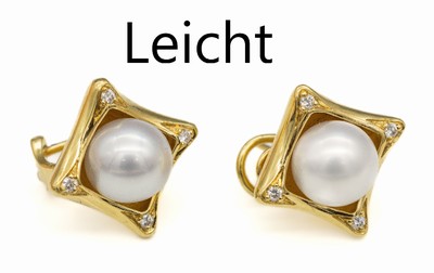Paar 18 kt Gold Akoyazuchtperl-Brillant- Ohrstecker, GG 750/000, mittig jeweils einePerle D. ca. 10 mm, Fassung mit insg. 8 Brillanten zus. ca. 0.08 ...