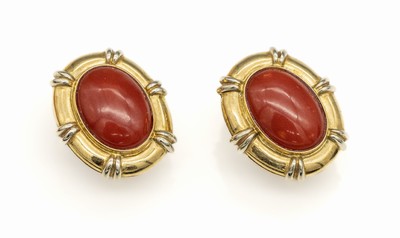 Paar 18 kt Gold Korallen-Ohrstecker, GG 750/000, 2 Korallen-Cabochons von feiner Farbe ca. 13 x 10 mm, Clipsbrisuren, ca. 10.56 g, Versand nur ...