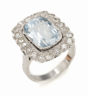 14 kt Gold Aquamarin-Diamanten-Ring, WG 585/000, Aquamarin im Kissenschliff ca. 5.0 ct, 20 Diamanten zus. ca. 1.0 ct Weiß/si, total ca. 7.0 g, RW 54