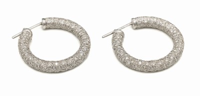 Paar 18 kt Gold Diamant-Ohrcreolen, WG 750/000, Brillanten zus. ca. 6.00 ct Weiß/ si, D. ca. 2 cm, ca. 15.6 g