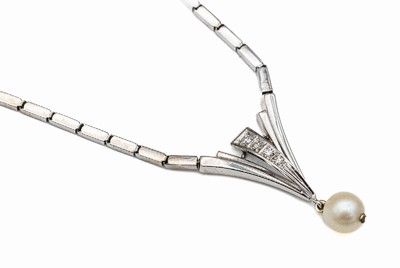 14 kt Gold Diamant-Perl-Collier, WG 585/000, schlichte Gestaltung, Mittelteil mit 4 8/8-Diamanten zus. ca. 0.04 ct Weiß/si, 1 bewegl. abgehängte ...