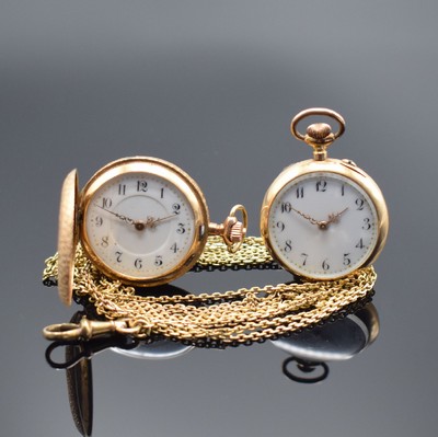 2 Damentaschenuhren und Kette in GG und RG 585/000, Uhren Schweiz um 1890, Kette später, beide m. Kronenaufzug, Zylinderhemmung, Emailzifferblätter ...