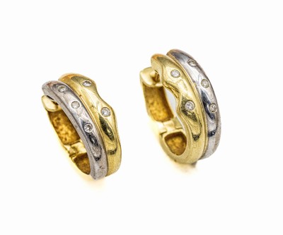 Paar 14 kt Gold Brillant-Ohrcreolen, GG/WG 585/000, insg. 10 Brillanten zus. ca. 0.10 ct Weiß/si, D. ca. 1.5 cm, ca. 7.8 g