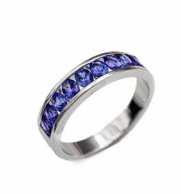 14 kt Gold Tansanit-Ring, WG 585/000, 9 ovalfacett. Tansanite zus. ca. 2.0 ct, RW 63, ca. 5.4 g