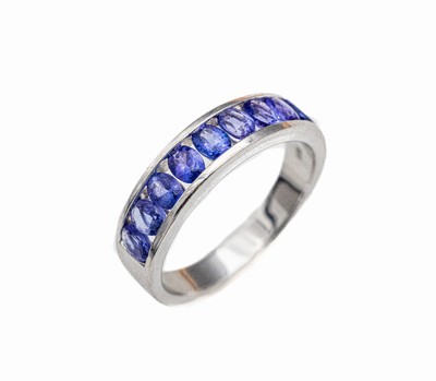 14 kt Gold Tansanit-Ring, WG 585/000, 9 ovalfacett. Tansanite zus. ca. 2.0 ct, RW 60, ca. 4.7 g