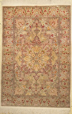 Hereke Seide fein, signiert, Türkei, um 1960, reine Naturseide, ca. 177 x 125 cm, ca. 1,0 Mio. Kn/qm, EHZ: 1, fachkundig gereinigt