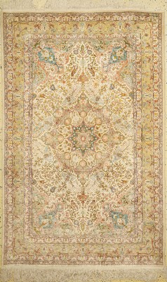 Hereke Seide fein, signiert, Türkei, um 1960, reine Naturseide, ca. 192 x 126 cm, ca. 1,0 Mio. Kn/qm, EHZ: 2, leicht fleckig