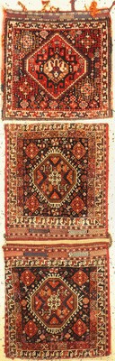 Paar Ghaschgai Taschen, Persien, um 1900, Wolle auf Wolle, ca. 117 x 53 cm, Mottenfraß, EHZ: 4