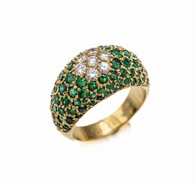 18 kt Gold Smaragd-Brillant-Ring, GG 750/000, 92 rundfacett. Smaragde zus. ca. 2.65 ct, 7 Brillanten zus. ca. 0.32 ct feines Weiß/vs, ca. 7.6 g, RW ...