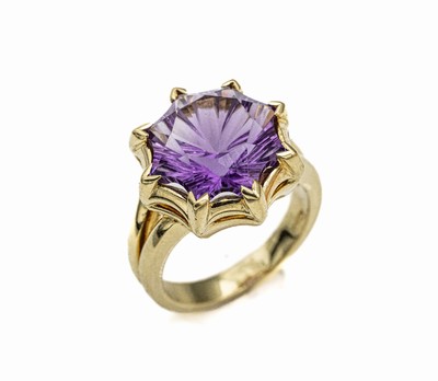 18 kt Gold Amethyst-Ring, GG 750/000, Amethyst im Sunlight Cut ca. 7.0 ct, total ca.11.7 g, RW 53