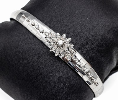 18 kt Gold Brillant-Armband, WG 750/000, 11 Brillanten und 16 8/8-Diamanten zus. ca. 0.46 ct Weiß/vs-si, total ca. 26.6 g,L. ca. 18 cm, ...