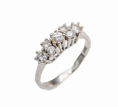 14 kt Gold Brillant-Ring, WG 585/000, 7 Brillanten zus. ca. 0.70 ct (grav.) Weiß/si-p 1, total ca. 2.8 g, RW 56