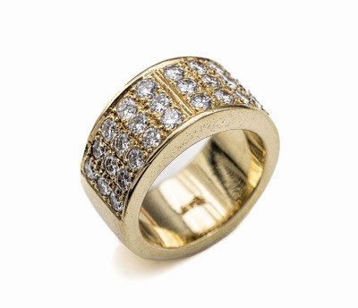 14 kt Gold Brillant-Ring, GG 585/000, massive Ausf., 30 Brillanten zus. ca. 2.10 ct feines Weiß/vs-si, total ca. 29.2 g, RW 60